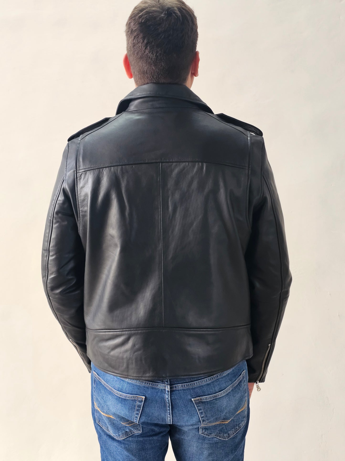 4691 - BICKER MAN WITH BELT